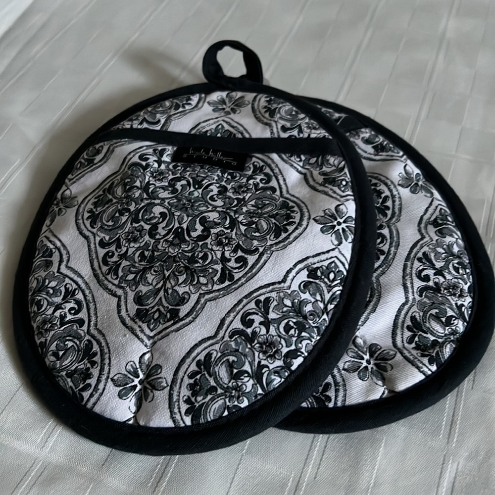 Nicole Miller Studio Set Of 2 Pot Holder.